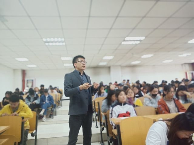 【辅导员说完满】做人要有大格局——淬炼商学院“辅导员说完满”专题活动(十二)