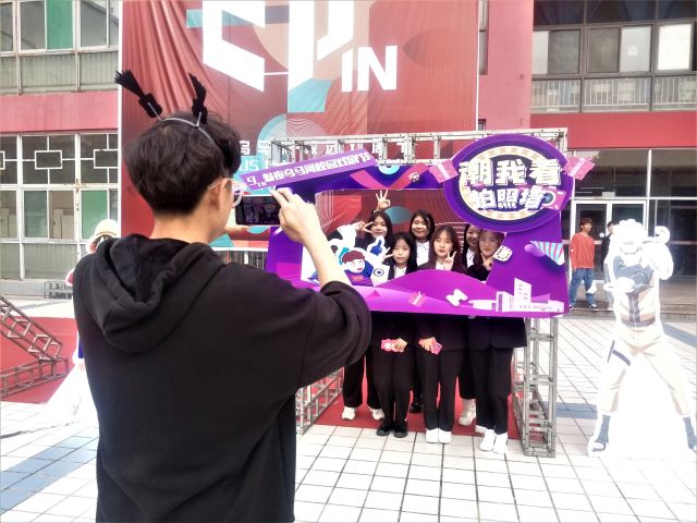 【戏剧节】玩转新形式 精彩“潮我看”——第九届“魅夜乌马河”校园戏剧节“潮我看”主题活动