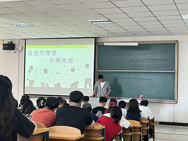 【辅导员说完满】奋进的青春 拒绝焦虑——艺术传媒学院2022级辅导员说完满活动