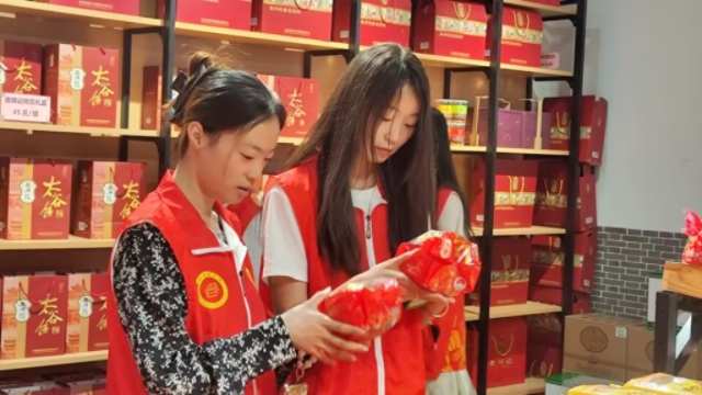 从“鑫”出发 让非遗“活”起来——【同伴护航】第58期光源计划系列活动之“做你世界的光”(光源计划专项志愿服务队)