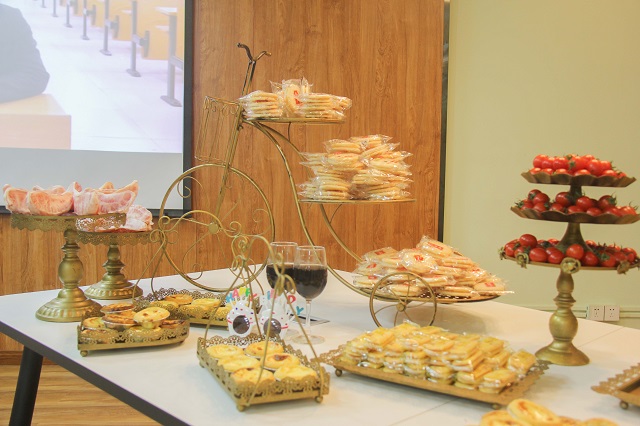 温暖相伴 不负期待与感动——青藤书院举办“陪你度过漫长岁月”集体生日会