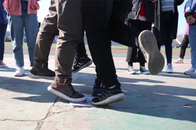 阳光运动 活力你我——外国语言文学系“向上吧,少年”趣味挑战赛