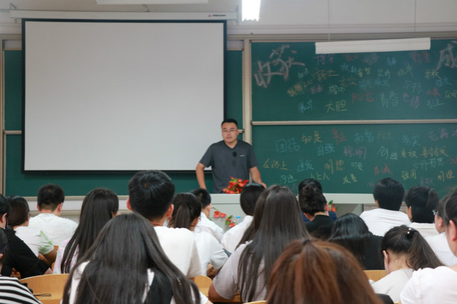 归于初心 始于当下——外语系2015—2016学年第二学期工作总结会