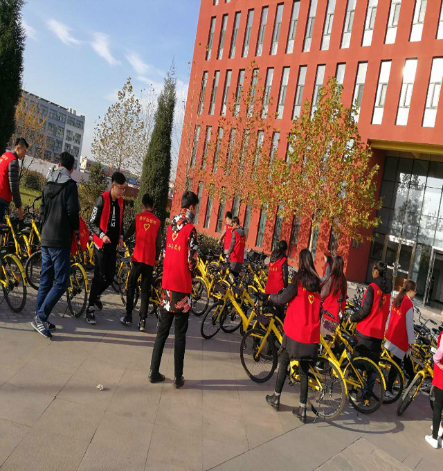 【完满班级】暖阳下的善行 大手小手一起干——环科系环科1601班举办“善”行青春主题活动