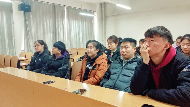 【完满班级】空中挥洒的青春——淬炼商学院举办“创”享青春主题活动(三十四)