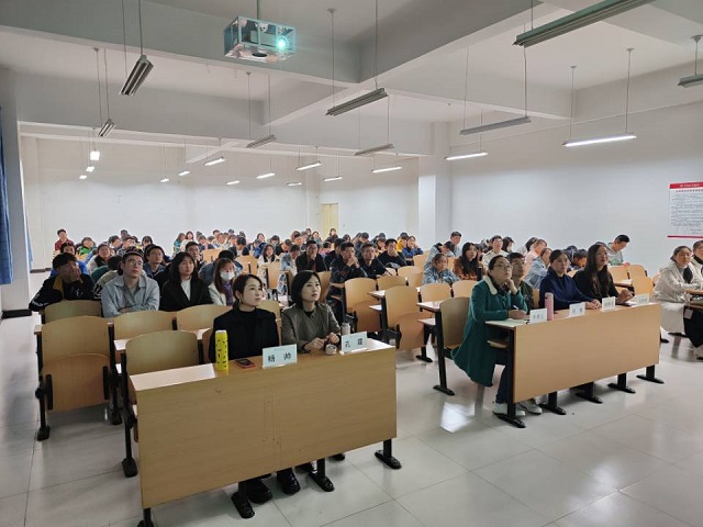 激情青春 追梦不止——大数据学院、信息工程学院网页设计基础介绍
