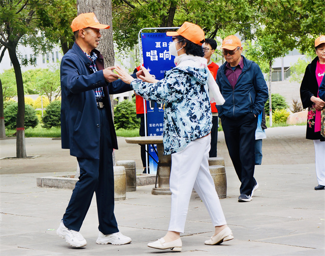 别样的阿信之旅:从少年到老年 一场跨越年华的别样志愿服务开放日以爱启幕