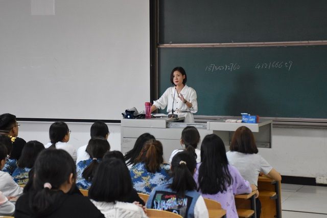 【辅导员说完满】增强安全意识 充实青春韶华——食品与环境学院2021级主题年级会