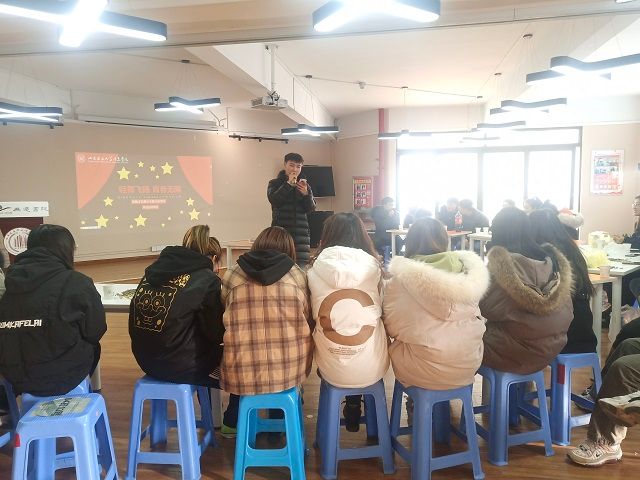 【完满班级】声起舞动 一展风采——艺术传媒学院18级环设1805班举办“轻舞飞扬 青春无限”歌舞才艺展示主题沙龙活动