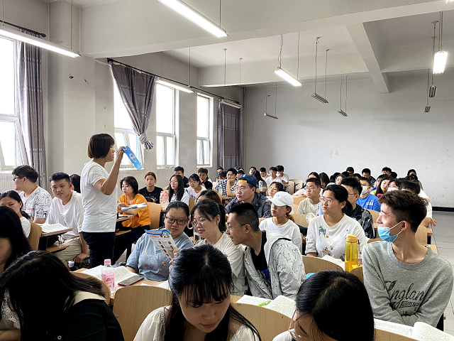 【辅导员说完满】防范电信诈骗 保护生命财产安全——食品与环境学院2018级主题年级会