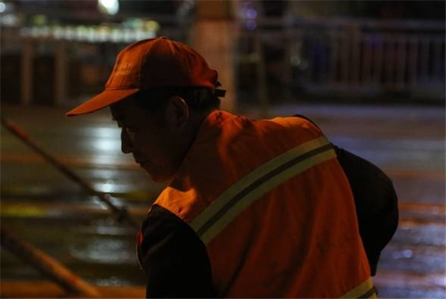 风雨过后 彩虹依旧——记远景学院“迎五一”劳动摄影展活动成功举办