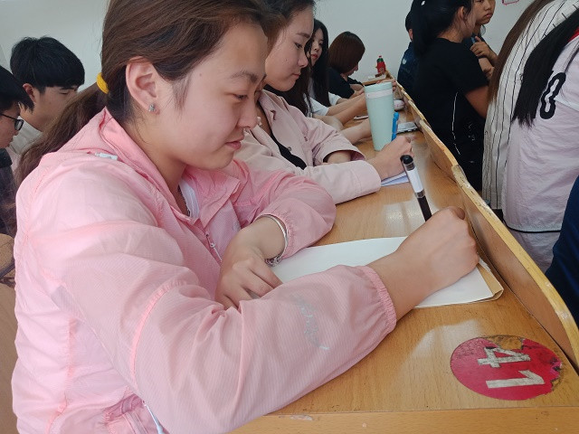 【完满班级】感恩长存心 孝感父母情——淬炼商学院五月完满班级主题活动（二十三）