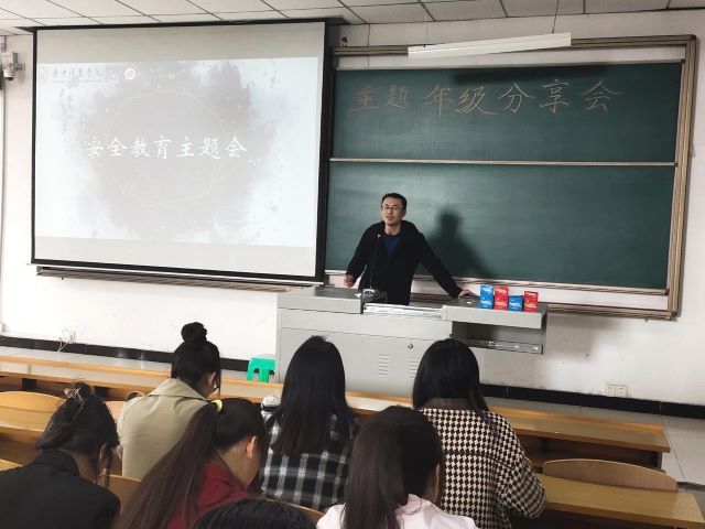 市井长巷 哪一刻捕捉了“烟火气”——商务英语学院4月辅导员说完满集锦