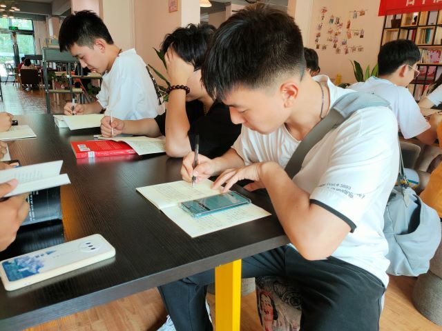 【完满班级】鉴名家书籍 学大咖品质——艺术传媒学院环设1901班大咖读书日