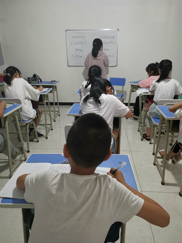 【暑期社会实践】情暖孩童 共同成长 ——外语系学子暑期社会实践纪实（十六）