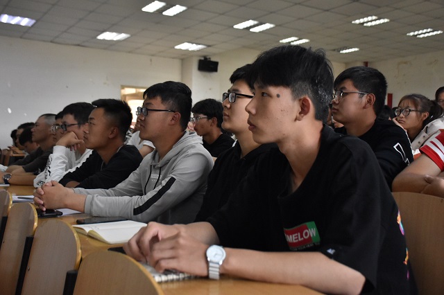 【辅导员说完满】擦亮眼睛 理性消费——大数据学院、信息工程学院辅导员说完满主题活动