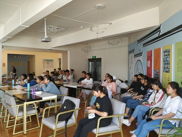 【完满班级】学工匠精神 扬传统美德——食品与环境学院生技1802班励志电影赏析