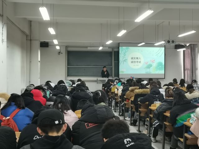 杜绝作弊诚信应考 齐心协力疫情防控——远景18级辅导员说完满