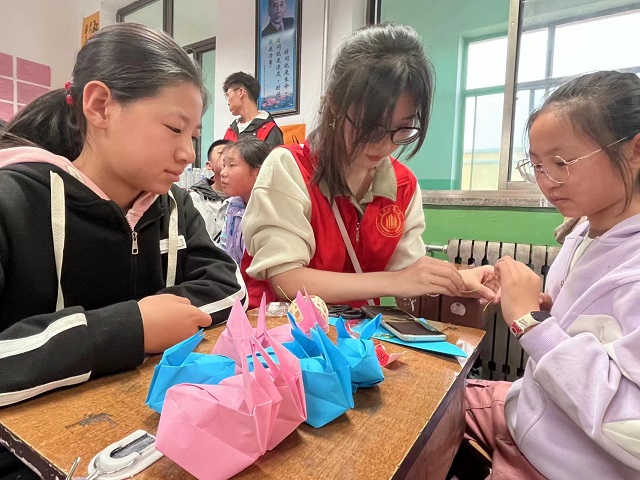 悠悠文墨贯古今 赓续文脉赠流年——远景学院第三期“双语讲国学”活动圆满落幕