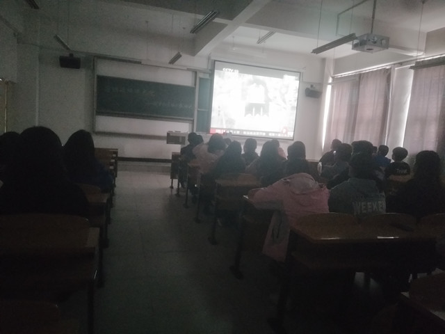 【完满班级】三月微风轻轻起 雷锋精神心永存——经济与管理学院三月完满班级纪实（一）