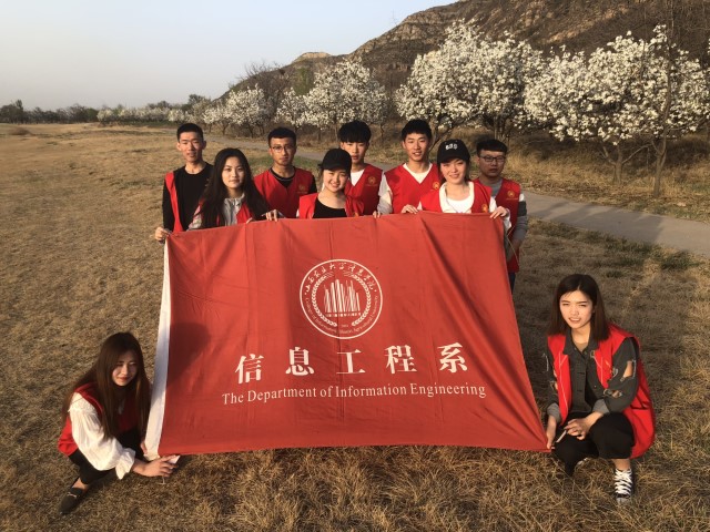 行走的力量第135期:祭奠寒食 忆苦思甜——信息工程系“行走的力量”之清明节文明祭祖宣传行