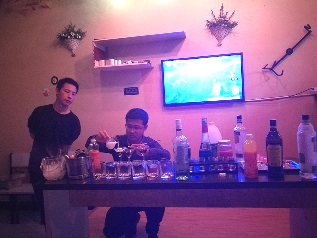 【缤纷百团】调酒社举办“故事与酒”社团活动与您浪漫相约