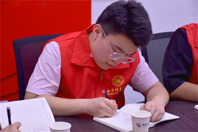 【三下乡】芳华待灼 砥砺深耕 赴约“鹏飞”共谈商话——淬炼·国际商学院青年益行发展成就观察团