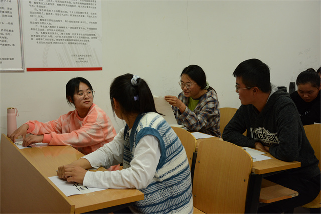 淬炼学子唇枪舌战 荟萃慷慨陈词——淬炼·国际商学院第九届“淬炼杯”辩论赛