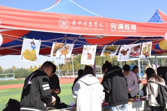 留住这个秋——食品与环境学院落叶绘图活动