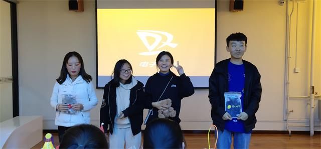 【完满班级】变废为宝，让瓶飞扬——智能工程学院18级完满班级集锦（一百七十九）