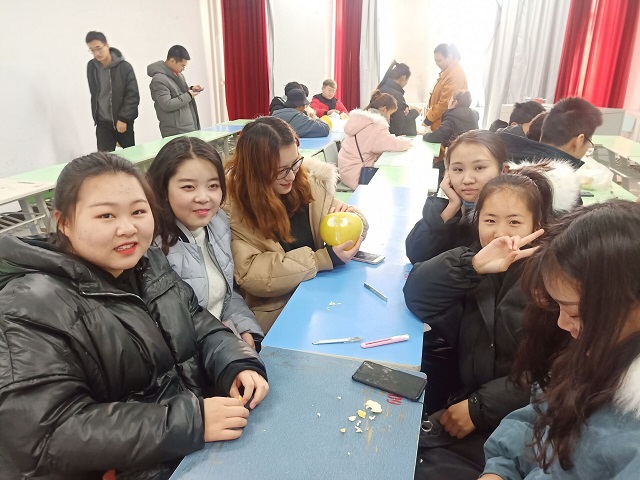 【完满班级】童心雕刻 柚趣横生——环设1803趣味柚子雕刻活动