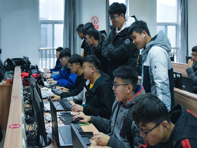 交锋网络文化 燃烧虚拟绿茵——“e路同行”科技文化蓝海行动计划之第二届“DXG”电子竞技非职业联赛