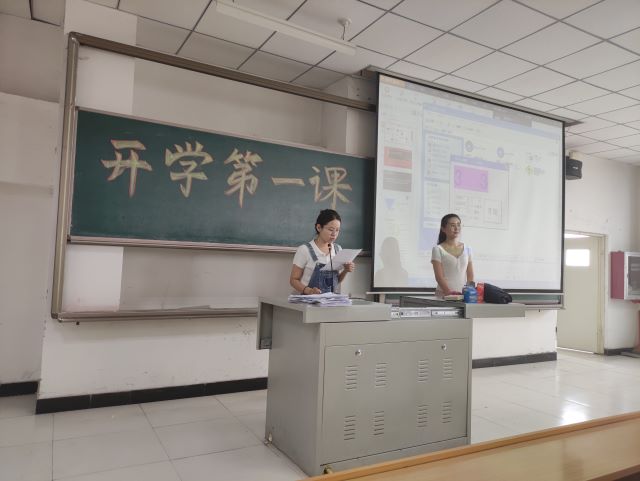 【辅导员说完满】这场神仙“读书会”上 “大咖”云——经济与管理学院开展“领略‘大咖世界’ 汲取奋进力量”主题年级会集