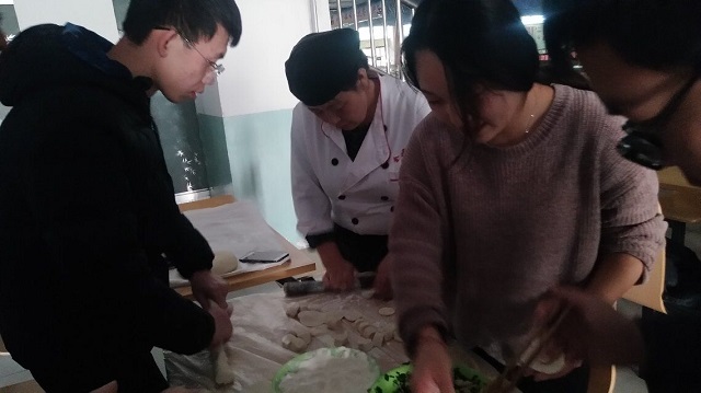 【完满班级】“饺”立杰出 温暖寒冬——食品与环境学院食安1703班完满班级活动