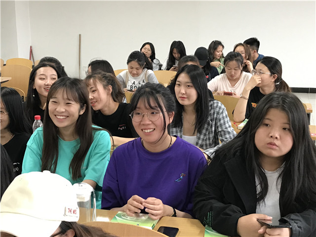 【完满班级】和夏艺彩 赛出自我——外国语言文学系英语1801班、英语1802班5月完满班级活动