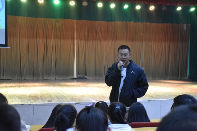 【辅导员说完满】活力 永不放弃的追逐——信息工程系开展平昌运动会带来的思考主题会