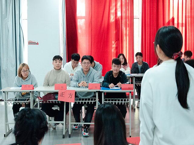 学长计划第904期:争锋思与辩 看我如何“口吐莲花”——白马非马 唇枪舌战艺术传媒学院第九届“传媒杯”辩论赛