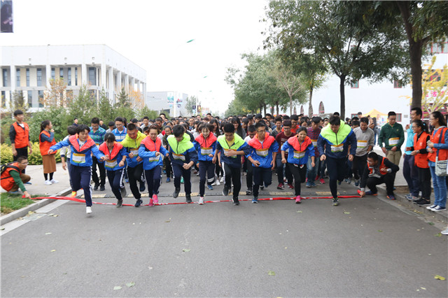 400余人的趣味活动你体验了吗?——我院举办2016康宝莱·全国大学生迷你马拉松公益挑战第一期“趣味跑”