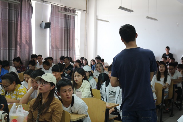 【辅导员说完满】团结触动心弦 竞争铸就完满——食品与环境学院2016级年级会