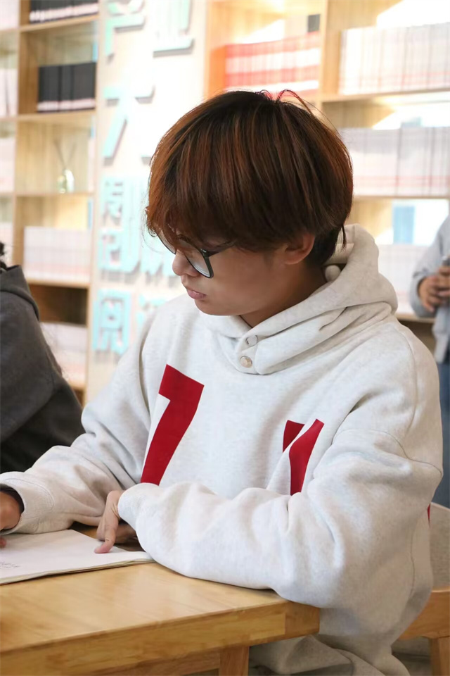 熠熠秋日共奔赴 研学拾趣促完满——沙漠研学之坚守完满如磐初心 奋楫完满致远笃行