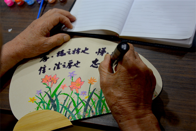 【三下乡】潺潺志愿暖人心 涓涓孝情润留义——淬炼商学院青年益行国情观察实践团