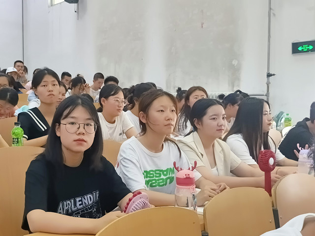 【辅导员说完满】年华有痕 惜取少年时——淬炼商学院2020级“辅导员说完满”专题活动