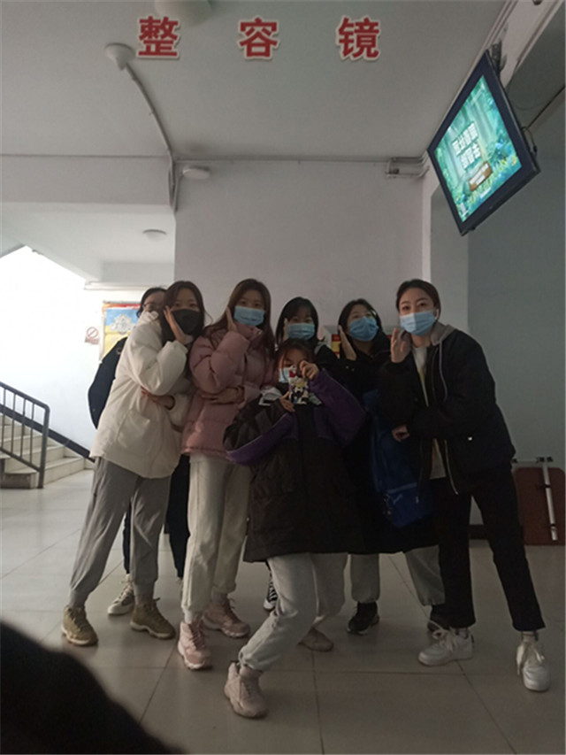 【完满班级】锦瑟年华 聚焦青春——艺术传媒学院视觉1901班“创意合照”完满班级活动