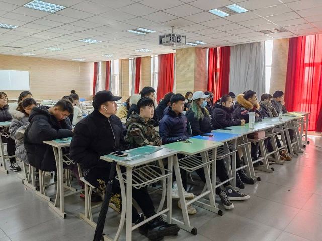 学宪法 读宪法——艺术传媒学院环设18级主题班会