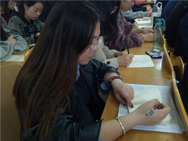 【辅导员说完满】成为你的“摆渡人”——淬炼商学院举办“辅导员说完满”专题活动(一)