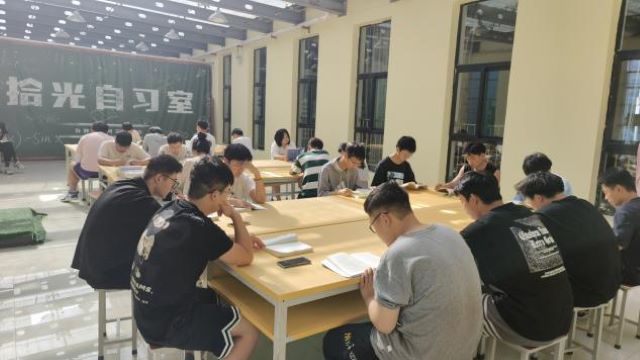 腹有诗书气自华——大数据学院、信息工程学院大咖传记沉浸式阅读会