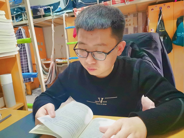 相聚云端传温情 师生并肩共成长