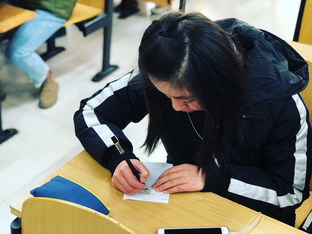 【完满班级】左手倒影右手年华 逝去也是新的开始——环科系城规1601 、动医1602班举办“致我们终将逝去的17年”班级分享展