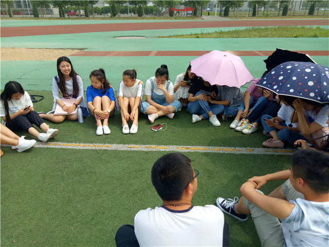 【完满班级】感恩是大事 孝道首先行——淬炼商学院完满班级主题活动（二十九）