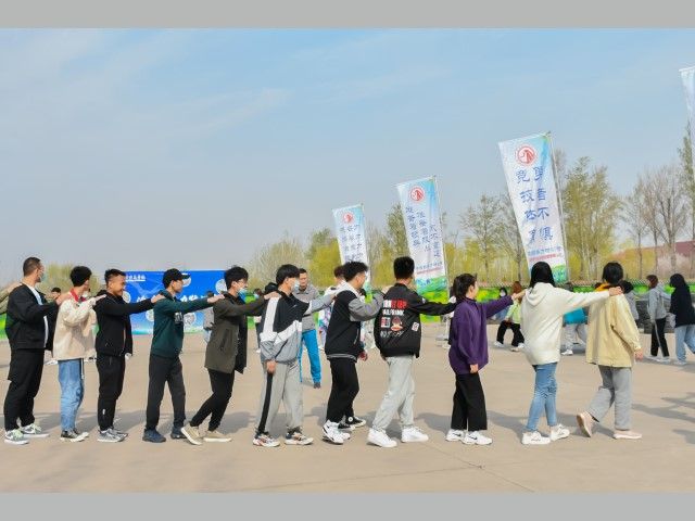 凝心聚力塑卓越团队 合作共赢构美好蓝图——艺术传媒学院“艺路领先”团队素拓训练营